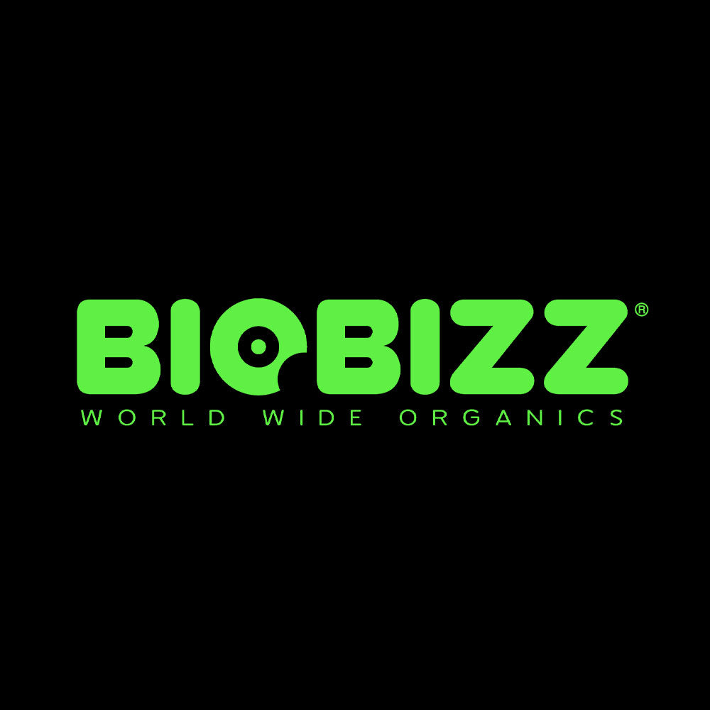 Das Bild zeigt das BioBizz-Logo in leuchtend grüner Schrift auf schwarzem Hintergrund mit dem Slogan WORLD WIDE ORGANICS unterhalb des Markennamens.