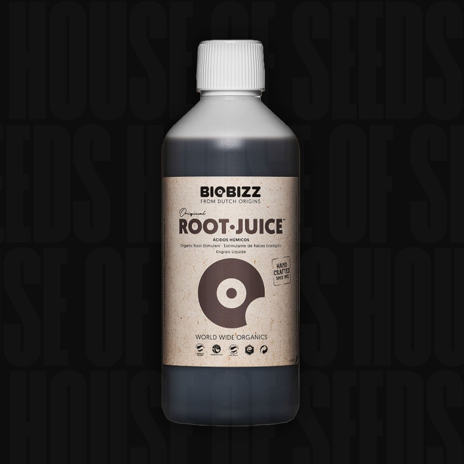 Schwarze BioBizz Root Juice Flasche mit weißer Kappe und beigem Etikett vor dunklem Hintergrund