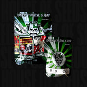 Zwei Packungen mit einem gehörnten Teufelsgesicht-Logo, Comic-Grafiken und Text: RLX OG von Devil's Harvest.