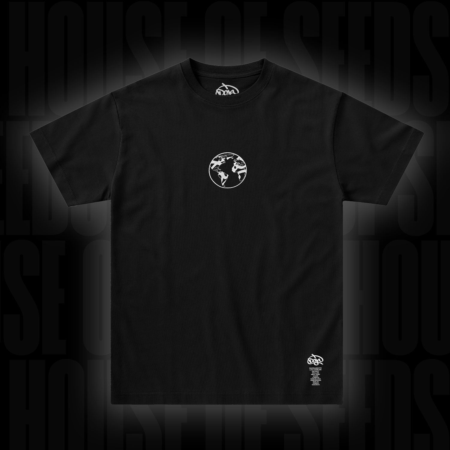 Doja T-Shirt Butterfly White von Doja mit weißer Weltkugel-Grafik auf der Brust und kleinem weißen Text am Saum.